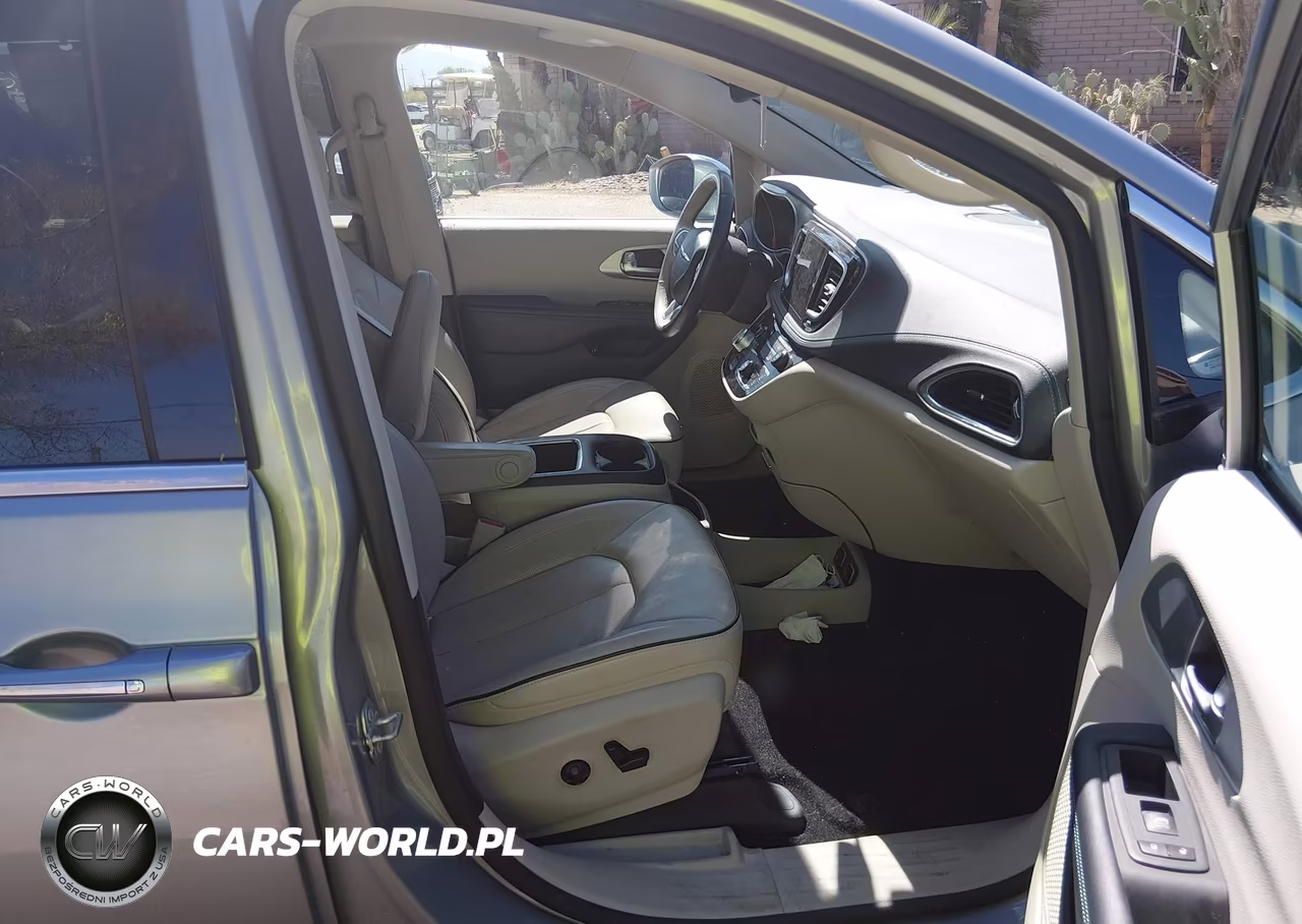 2020 Chrysler Pacifica Hybrid Limited VIN:2C4RC1N76LR113648 - 5