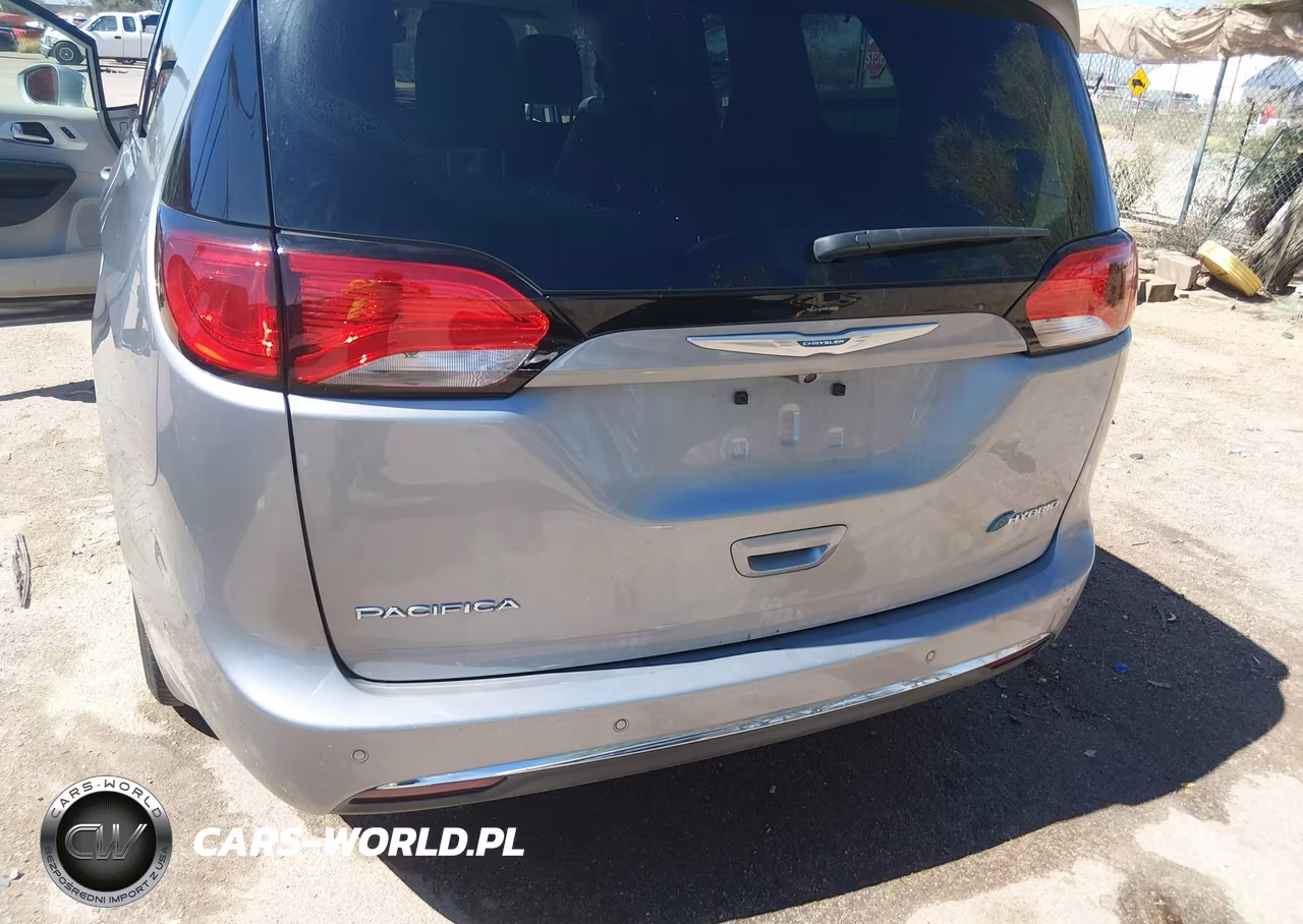 2020 Chrysler Pacifica Hybrid Limited VIN:2C4RC1N76LR113648 - 6