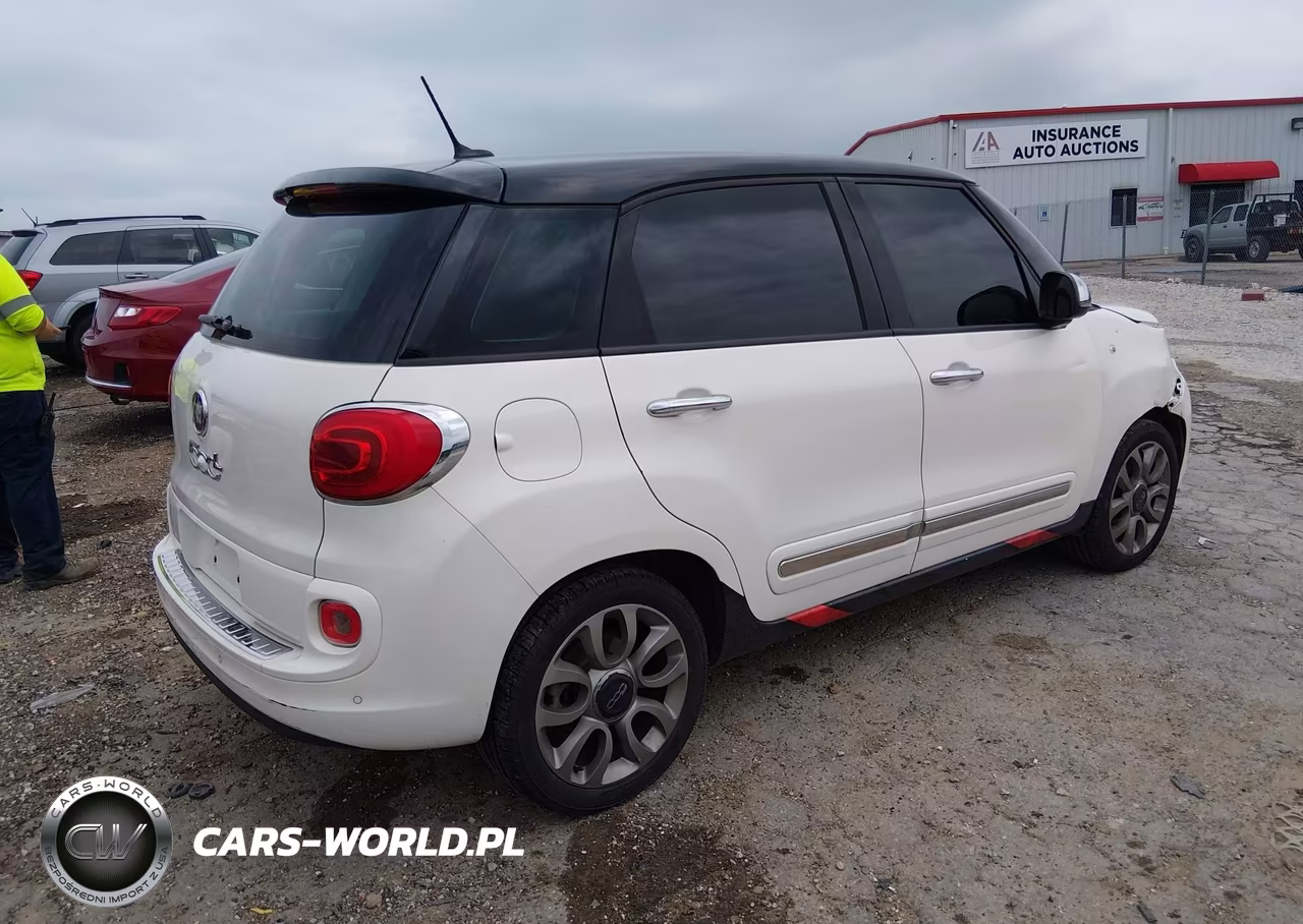 2015 Fiat 500L Lounge VIN:ZFBCFACH7FZ030705 - 4