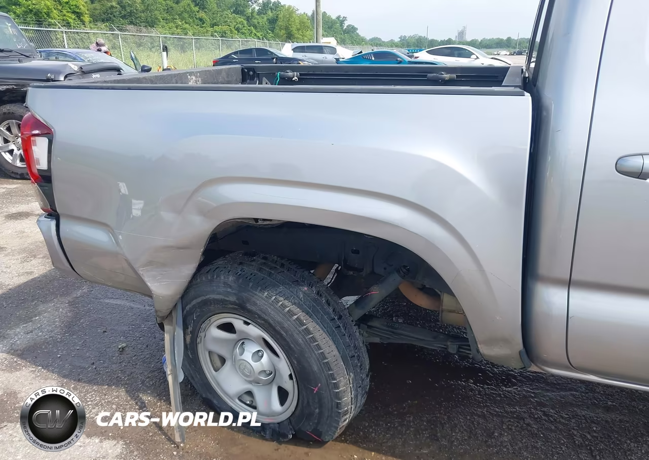 2018 Toyota Tacoma Sr VIN:5TFAX5GN4JX119869 - 6