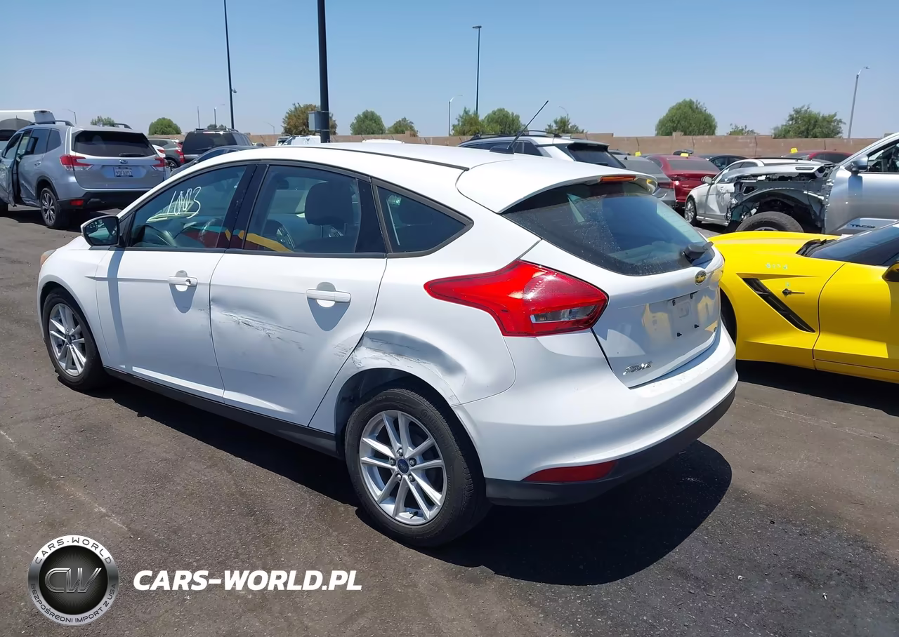 2017 Ford Focus Se VIN:1FADP3K24HL263573 - 3