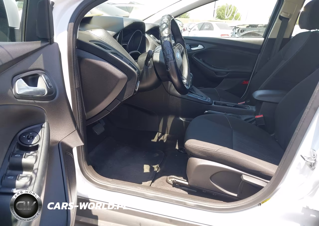 2017 Ford Focus Se VIN:1FADP3K24HL263573 - 5
