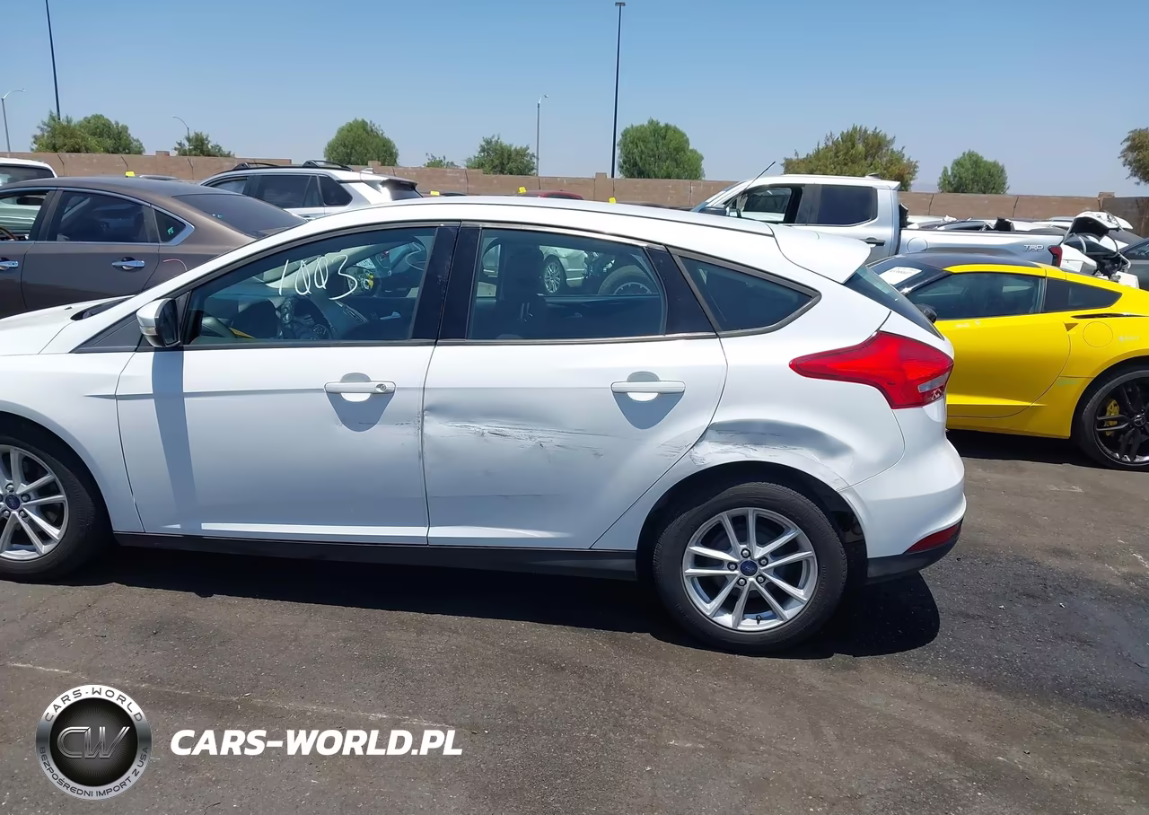 2017 Ford Focus Se VIN:1FADP3K24HL263573 - 6