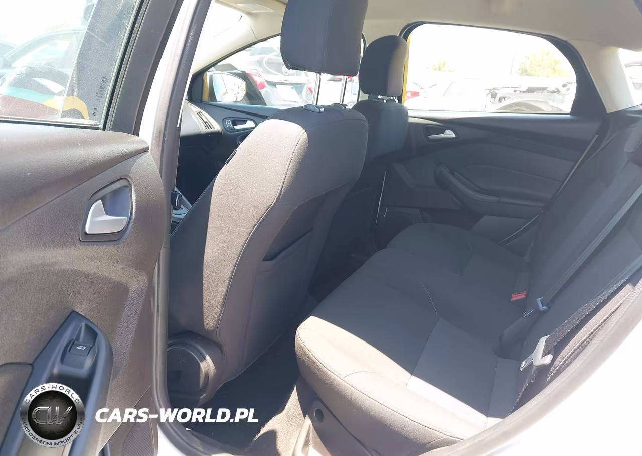 2017 Ford Focus Se VIN:1FADP3K24HL263573 - 8