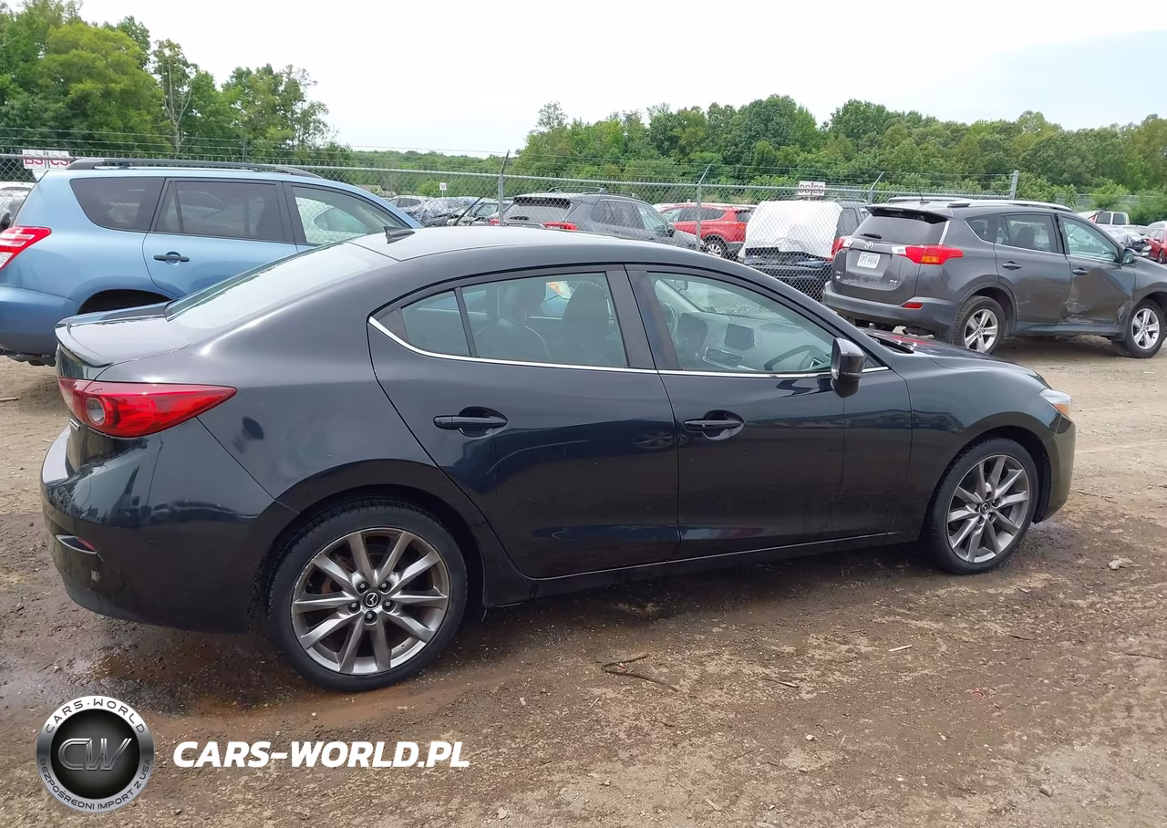 2018 Mazda Mazda3 Touring VIN:3MZBN1V34JM215945 - 13