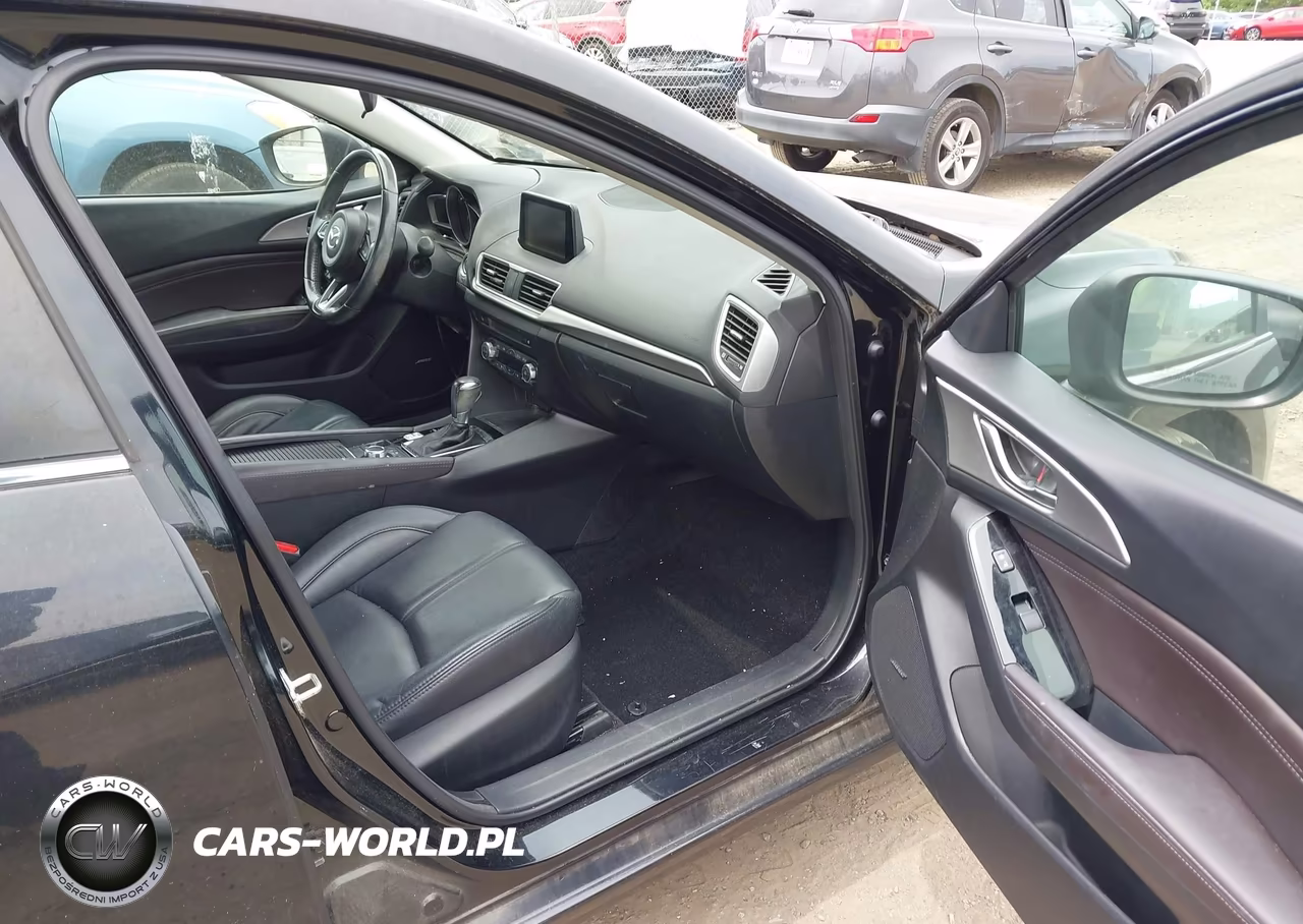 2018 Mazda Mazda3 Touring VIN:3MZBN1V34JM215945 - 5