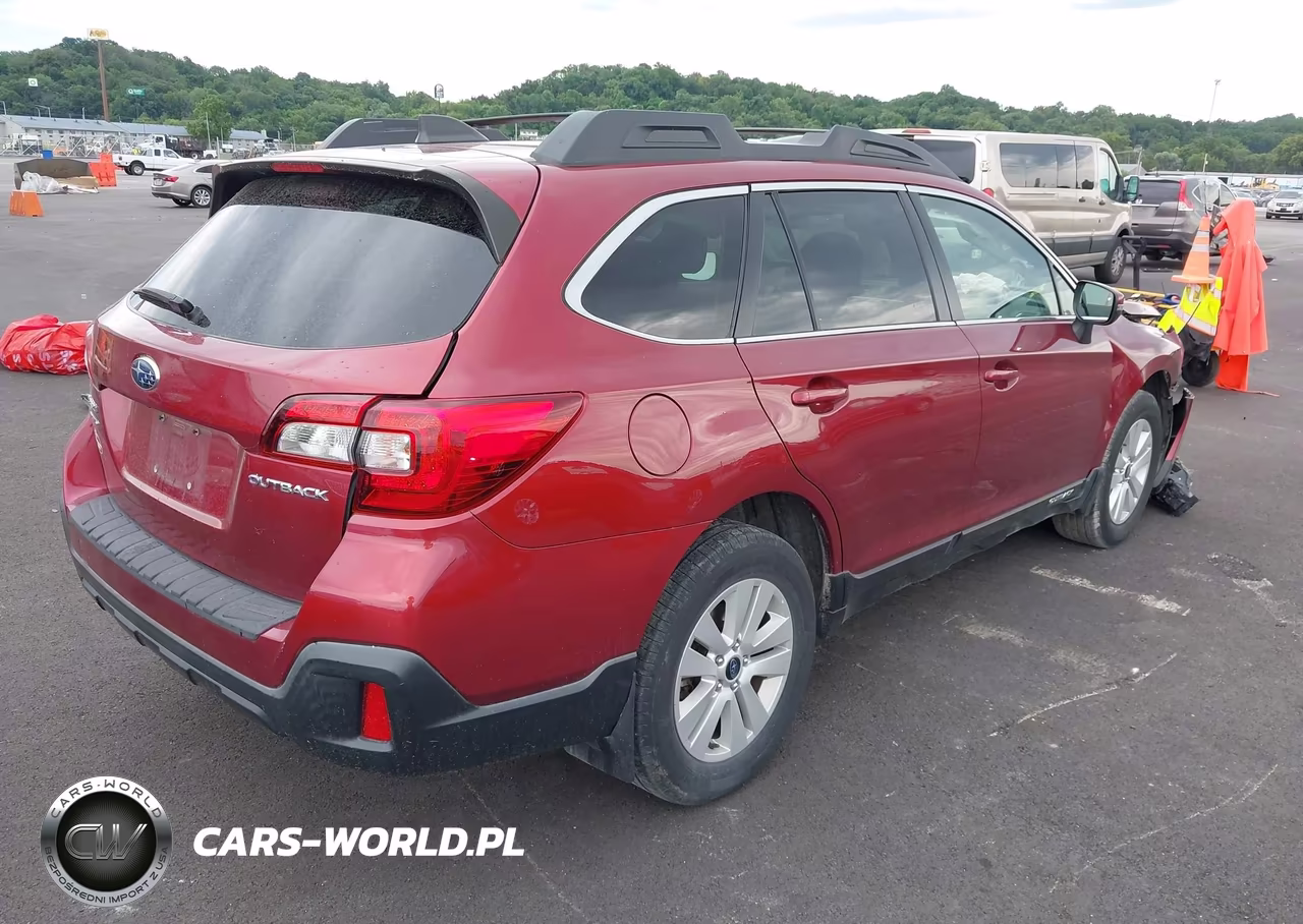2019 Subaru Outback 2.5I Premium VIN:4S4BSAFC1K3261239 - 4