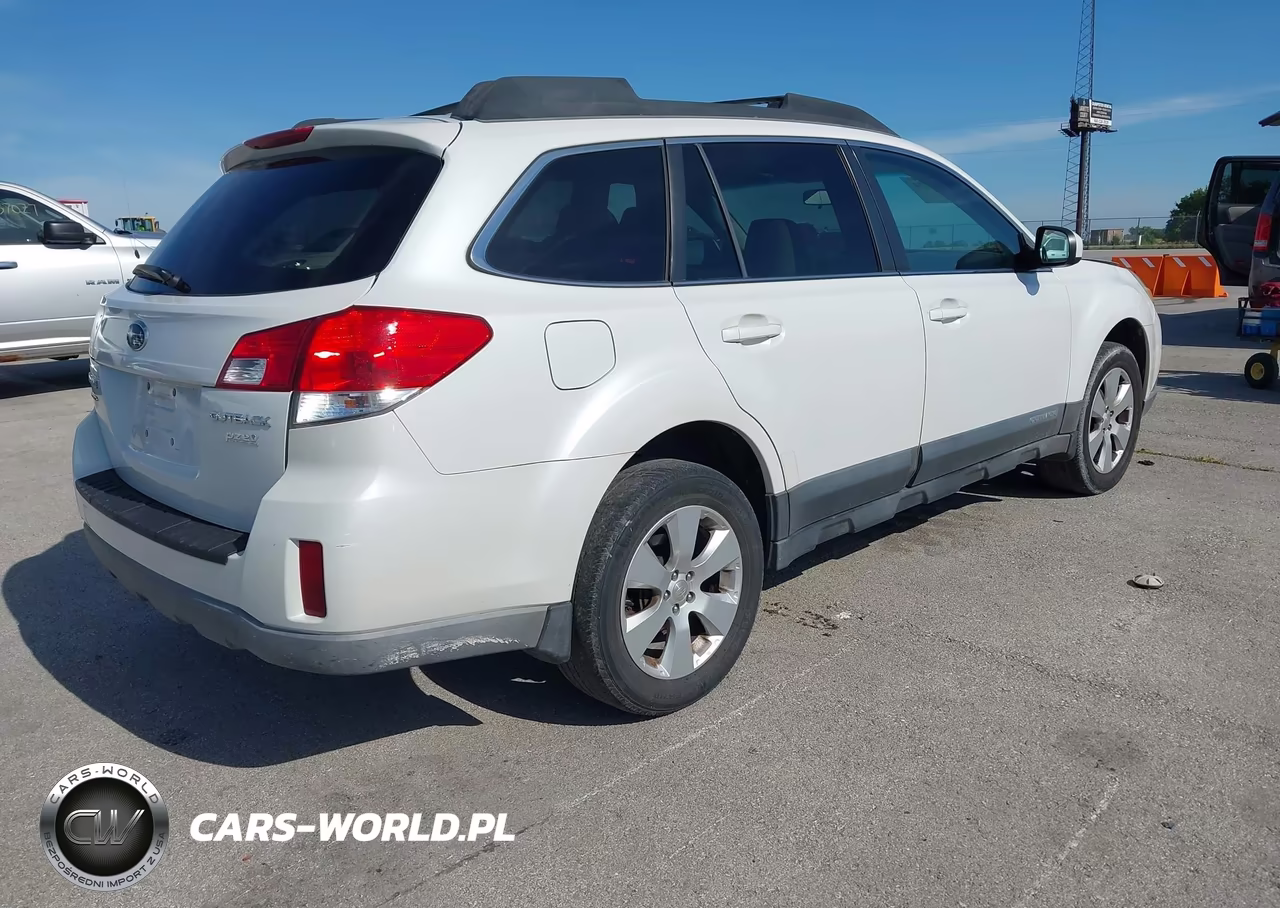 2012 Subaru Outback 2.5I Premium VIN:4S4BRBCC6C3205529 - 4