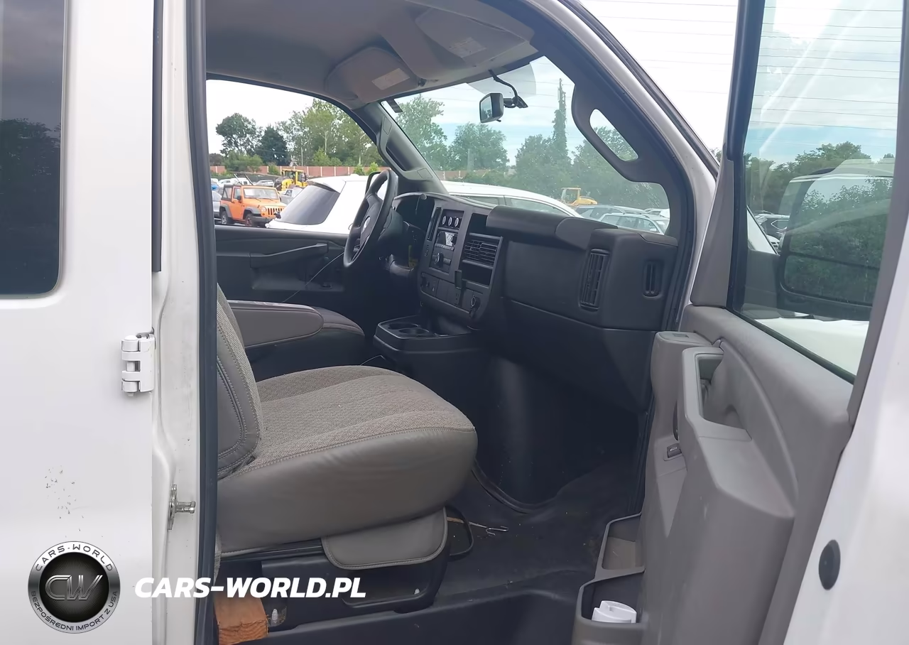 2017 Chevrolet Express 2500 Work Van VIN:1GCWGBFF7H1101118 - 5