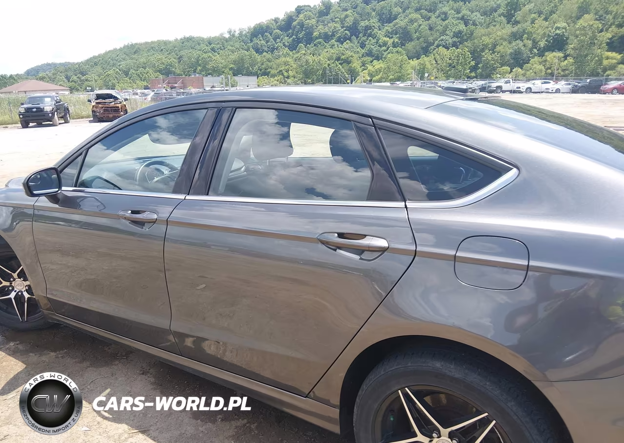 2018 Ford Fusion S VIN:3FA6P0G7XJR195900 - 14