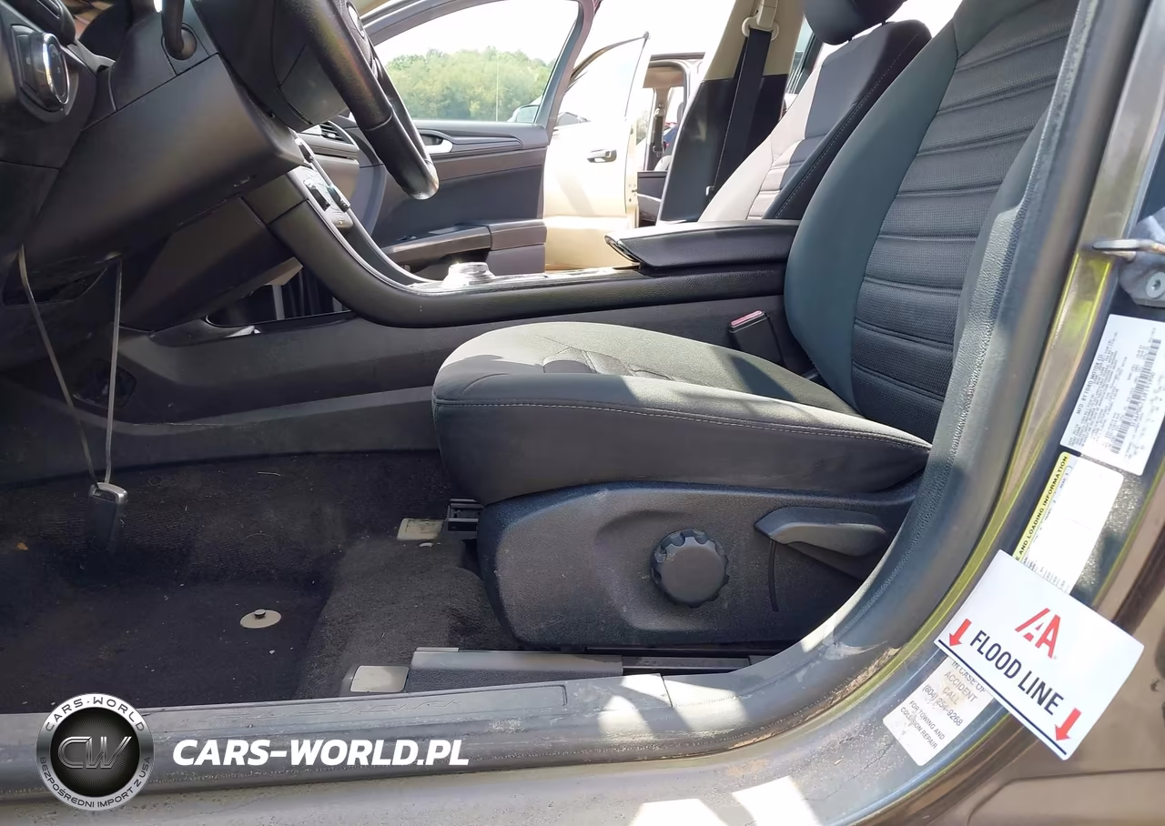2018 Ford Fusion S VIN:3FA6P0G7XJR195900 - 18