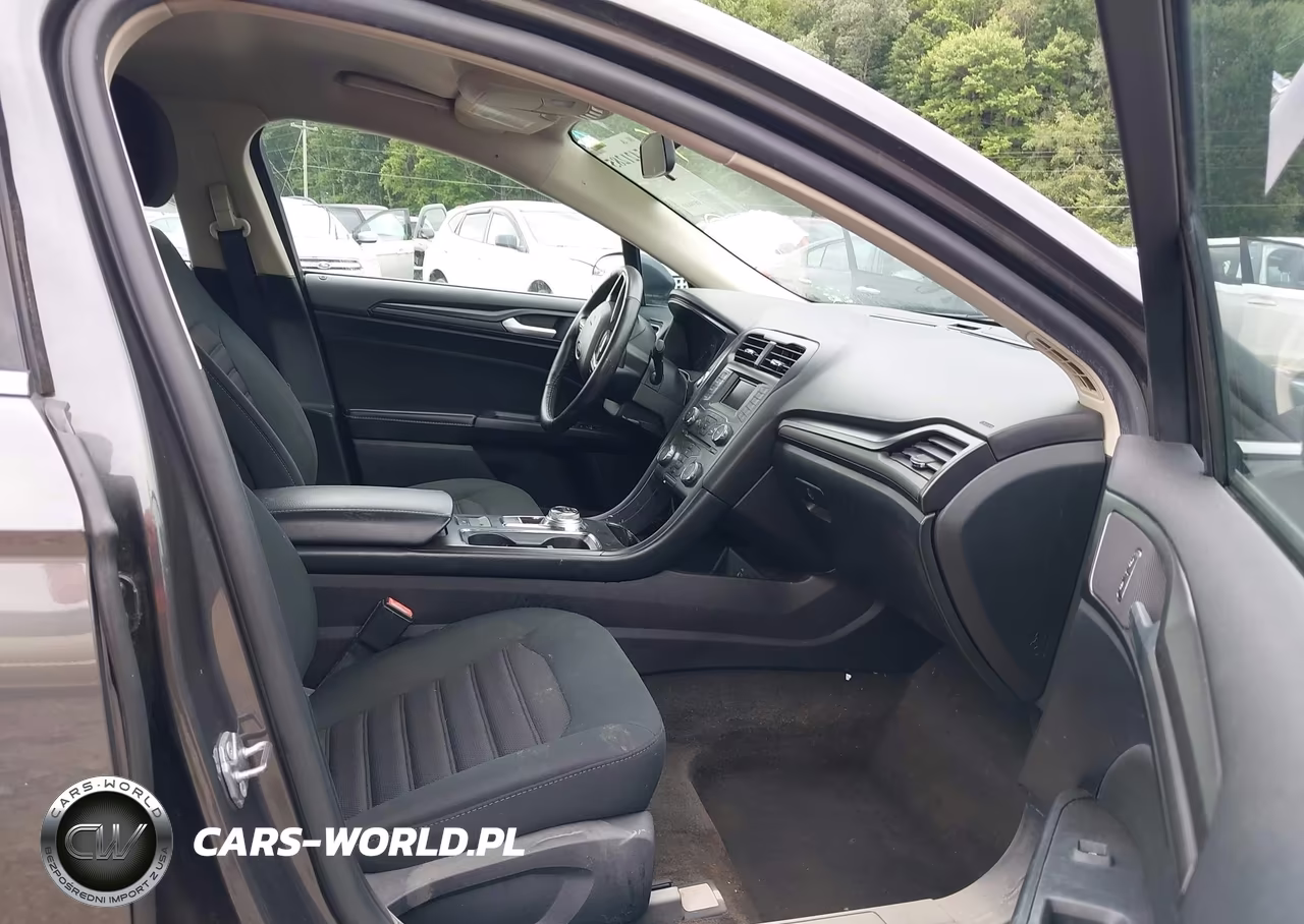 2018 Ford Fusion S VIN:3FA6P0G7XJR195900 - 5