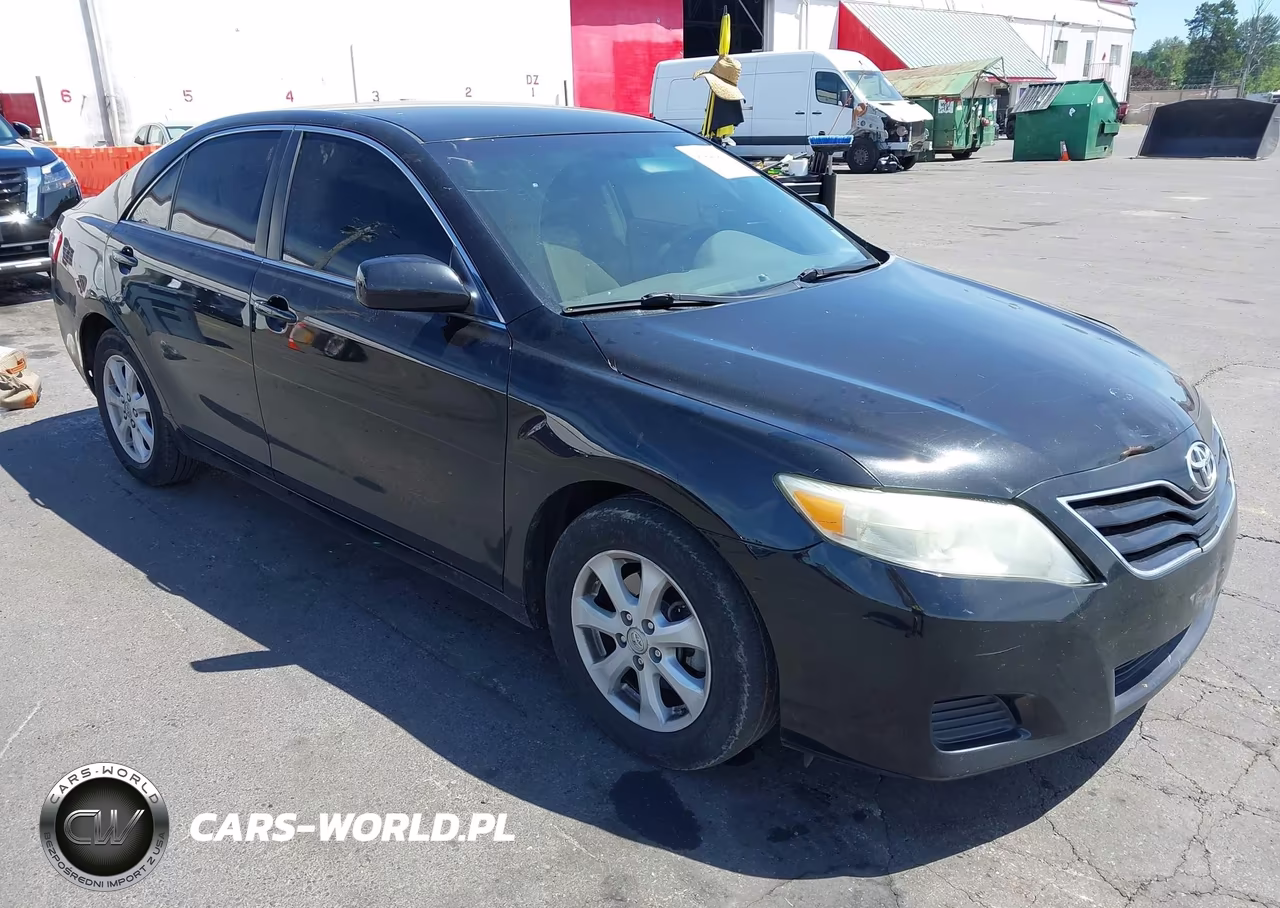 2010 Toyota Camry Le – zdjęcie 1 z 12