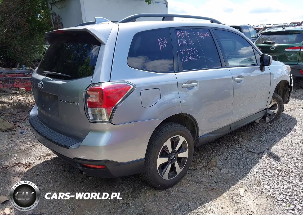 2018 Subaru Forester 2.5I Premium VIN:JF2SJAEC7JH593584 - 4