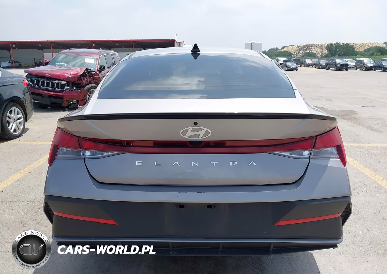 2025 Hyundai Elantra Sel Sport VIN:KMHLM4DG1SU992706 - 17