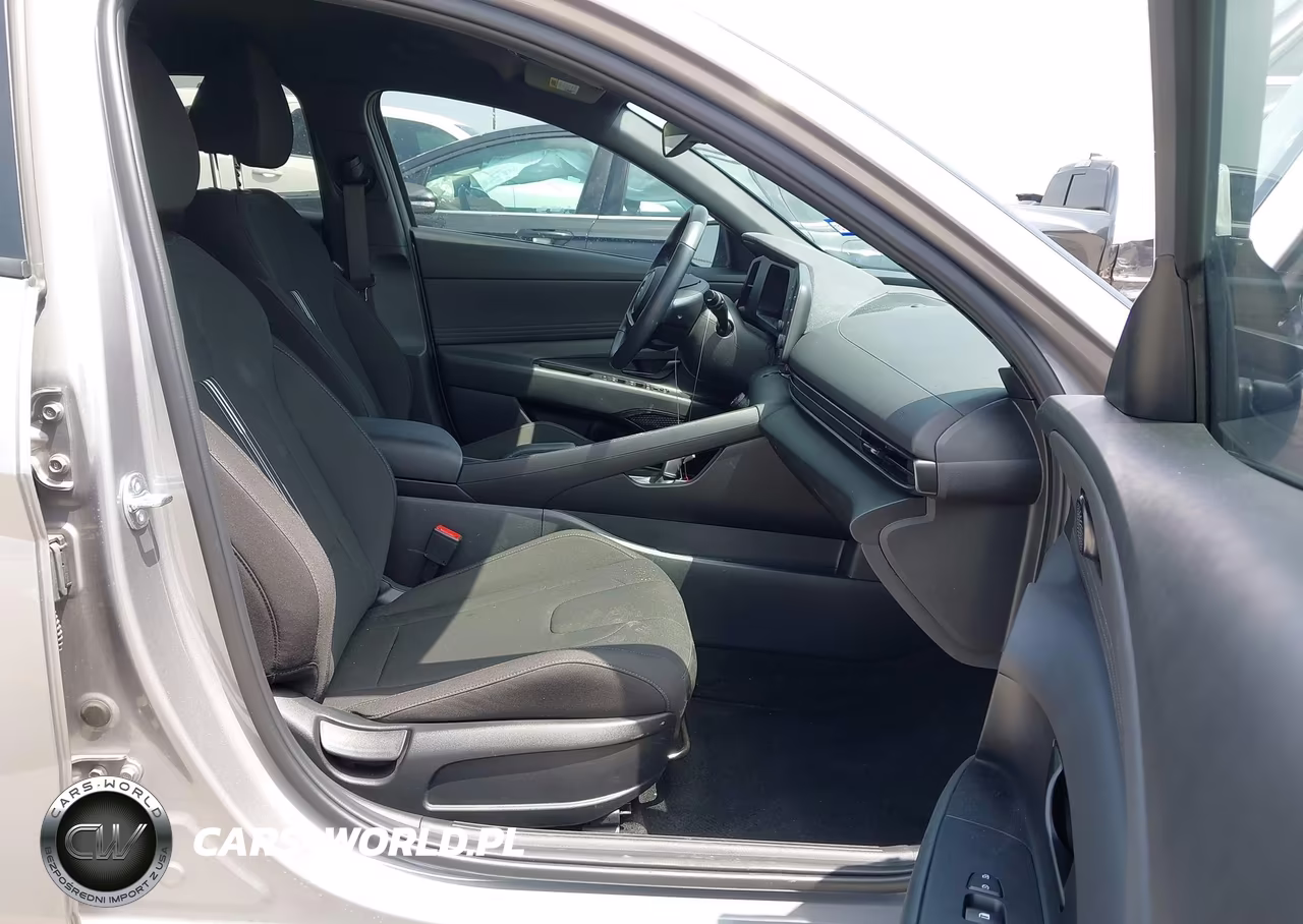 2025 Hyundai Elantra Sel Sport VIN:KMHLM4DG1SU992706 - 5