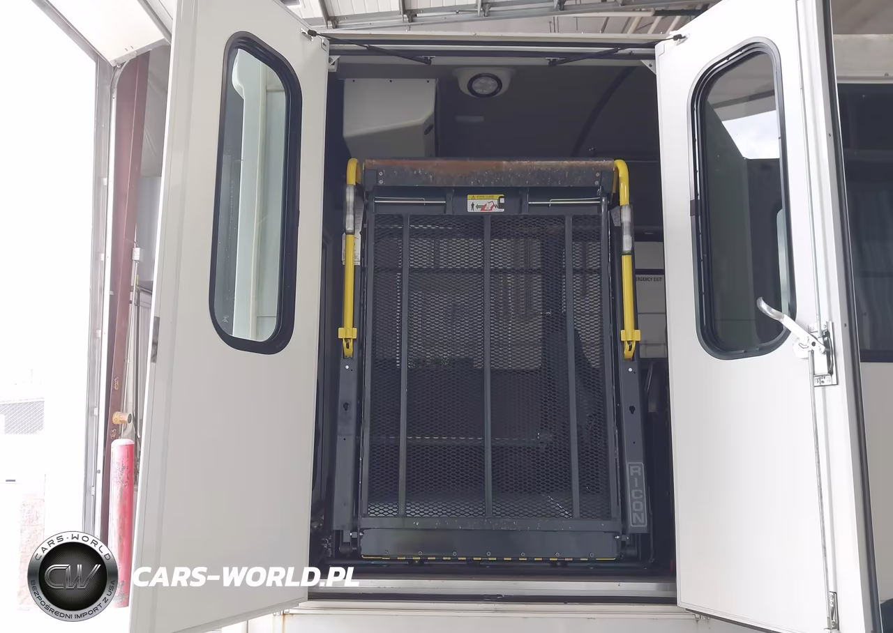 2017 Ford F-450 Chassis Xl VIN:1FDAF4GT8HEF24100 - 8