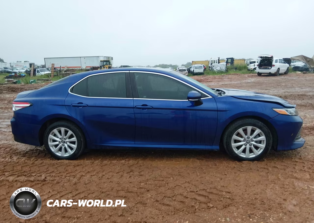 2018 Toyota Camry Le VIN:4T1B11HK0JU672843 - 13