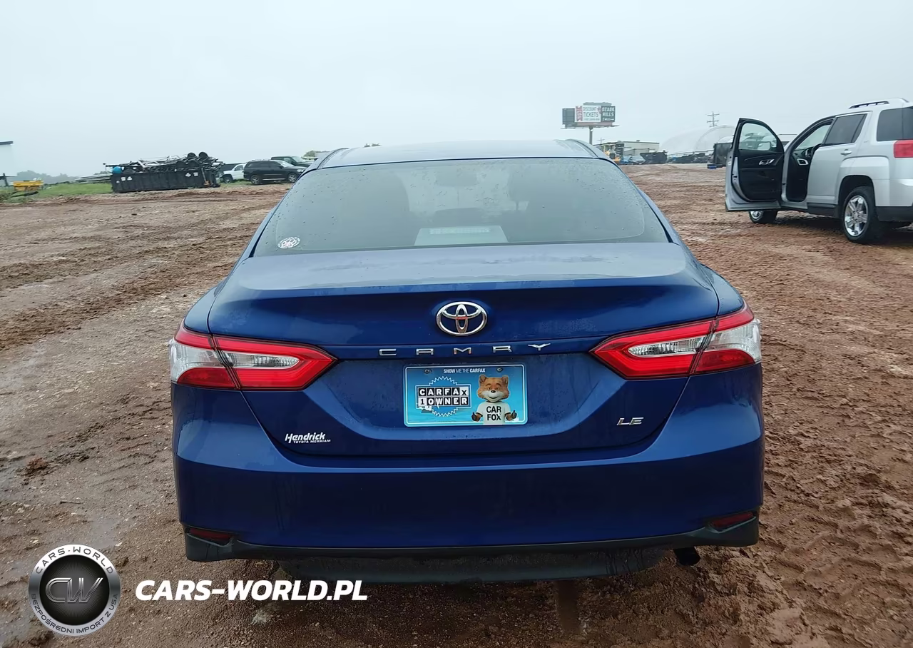 2018 Toyota Camry Le VIN:4T1B11HK0JU672843 - 16