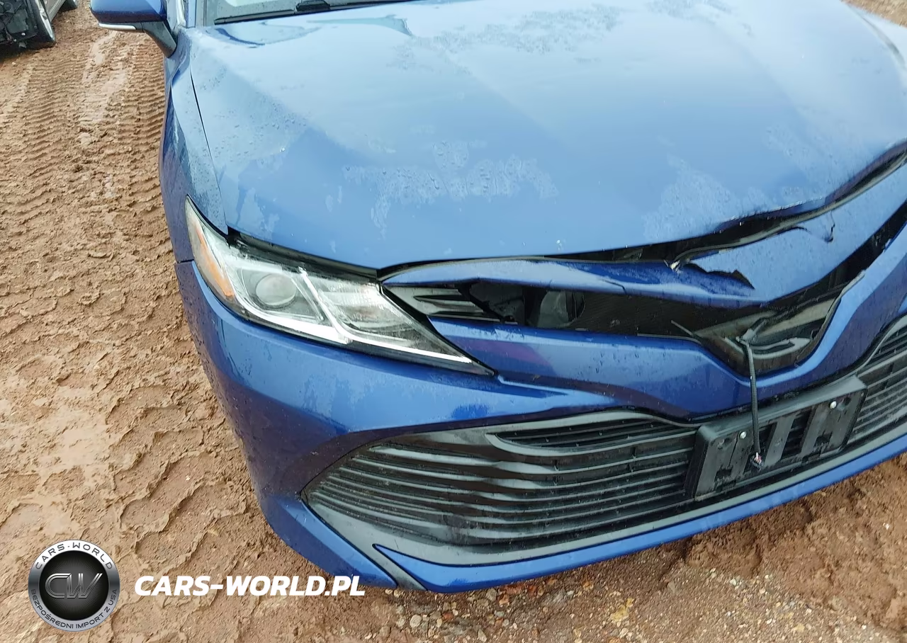 2018 Toyota Camry Le VIN:4T1B11HK0JU672843 - 18