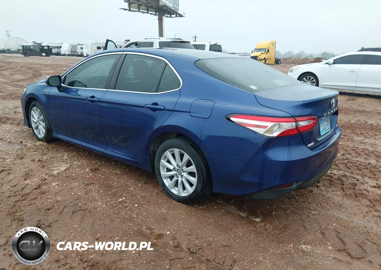 2018 Toyota Camry Le VIN:4T1B11HK0JU672843 - 3