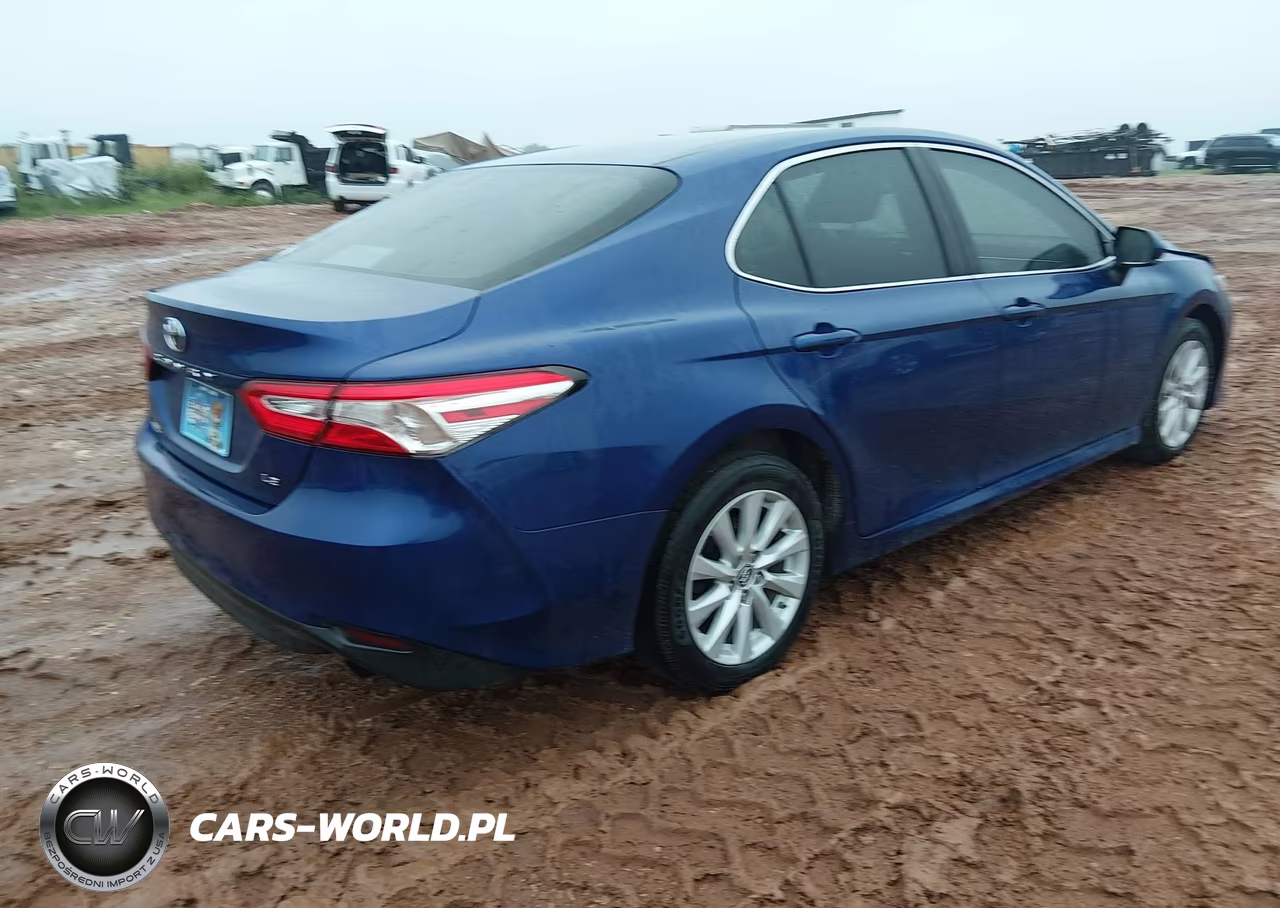 2018 Toyota Camry Le VIN:4T1B11HK0JU672843 - 4