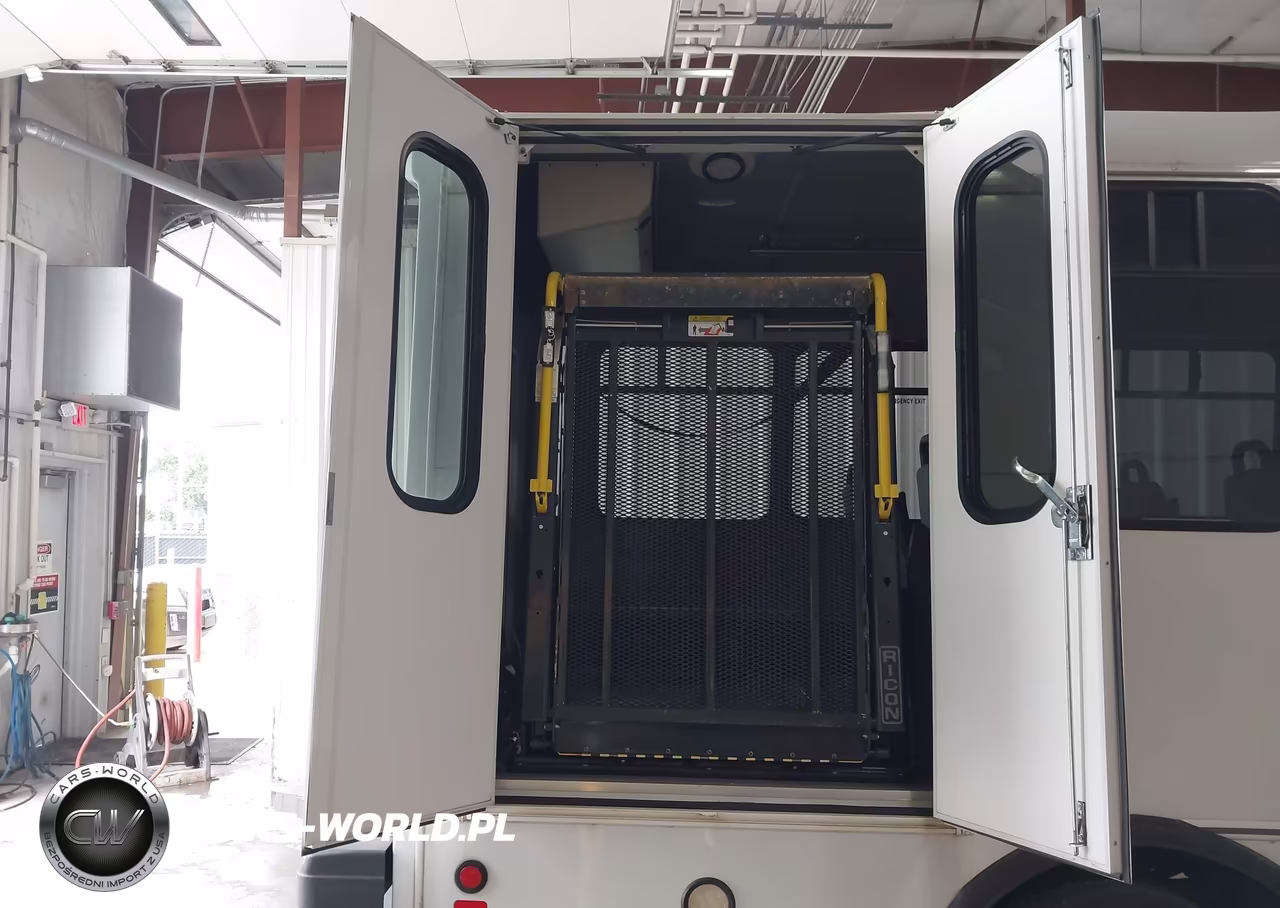 2017 Ford F-450 Chassis Xl VIN:1FDAF4GT1HEE73328 - 8