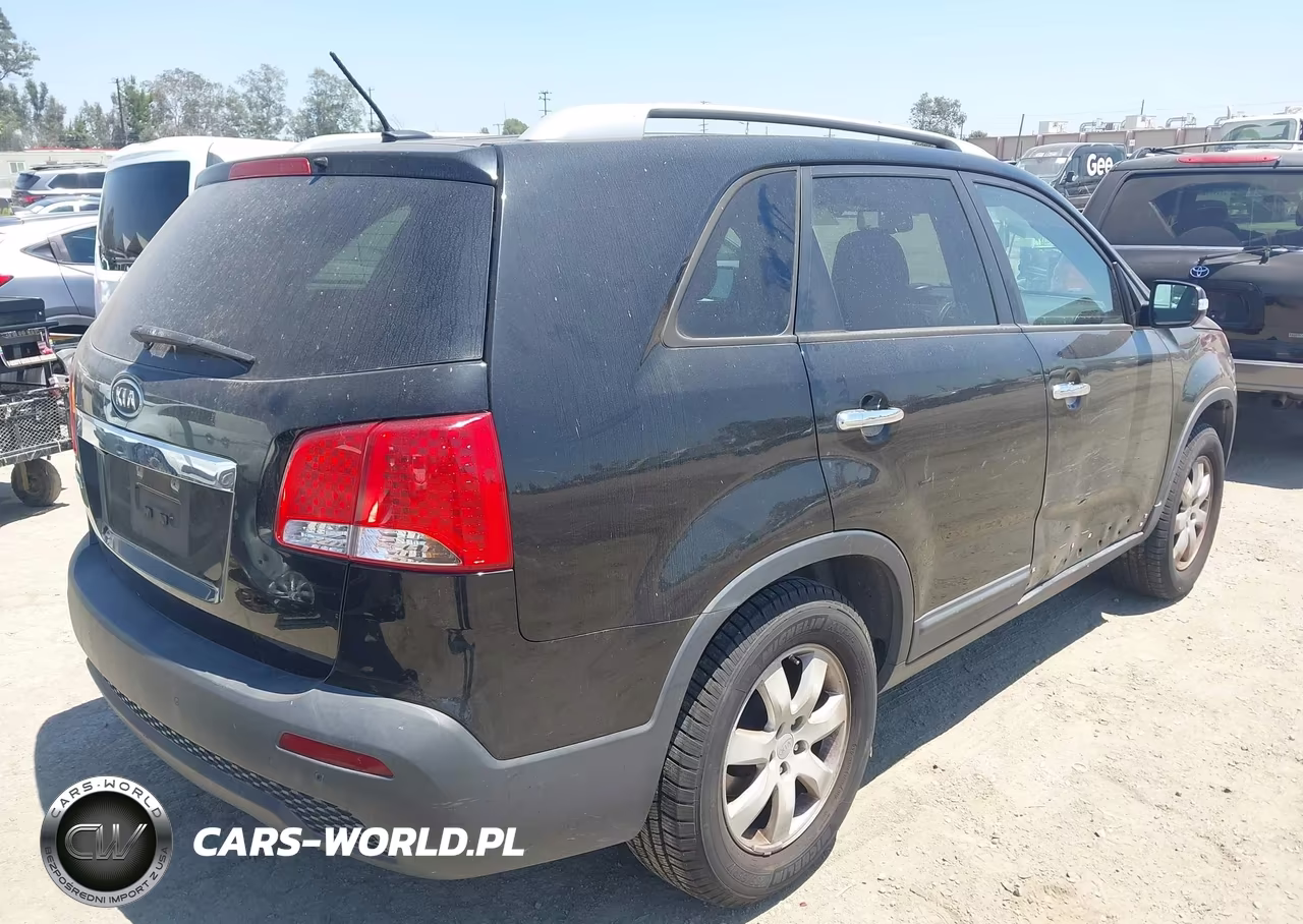 2011 Kia Sorento Lx VIN:5XYKT3A16BG170935 - 4