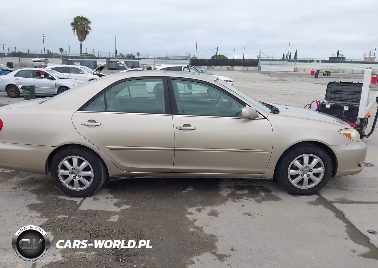 2002 Toyota Camry Xle VIN:JTDBF30KX20004876 - 13