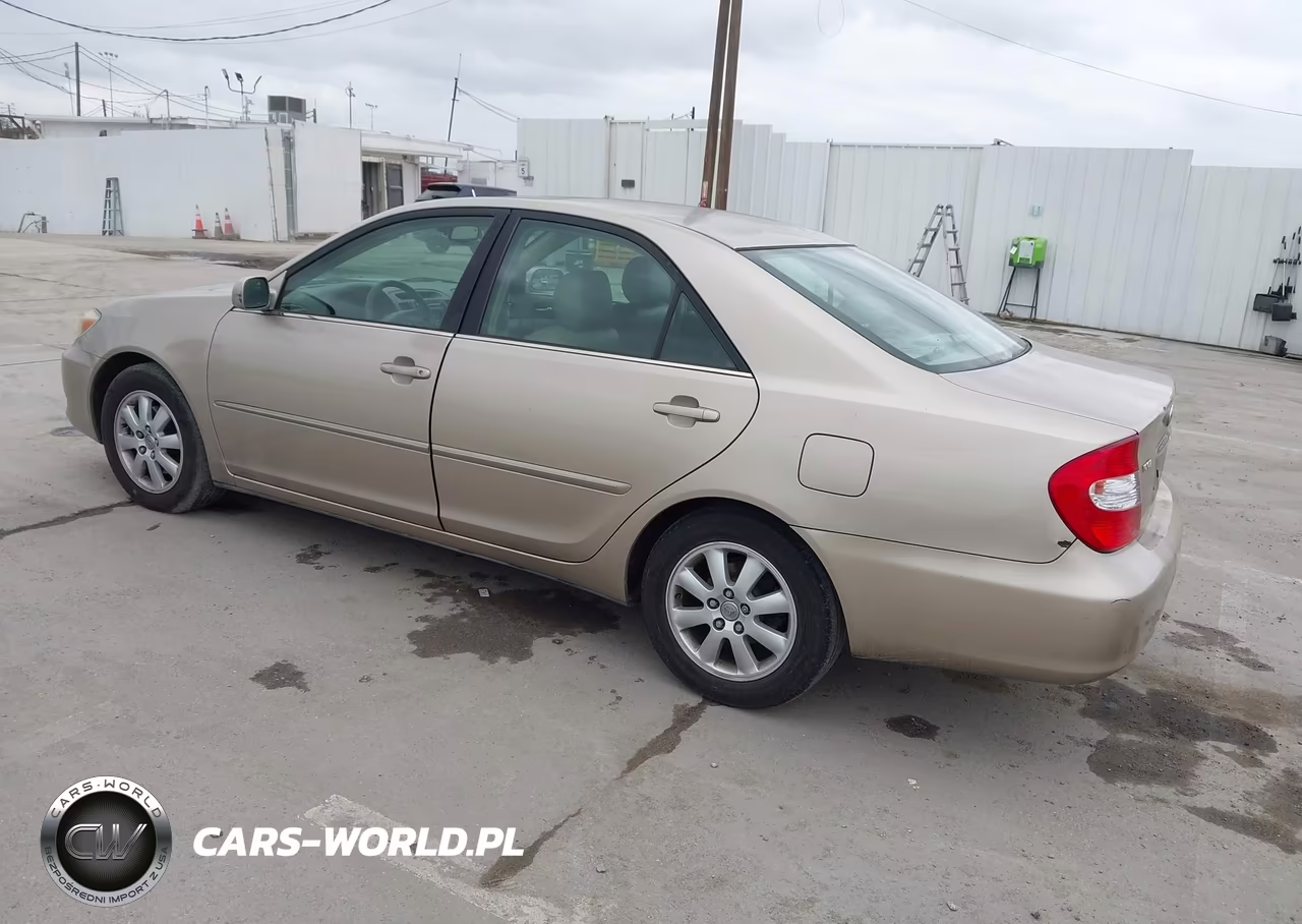 2002 Toyota Camry Xle VIN:JTDBF30KX20004876 - 3