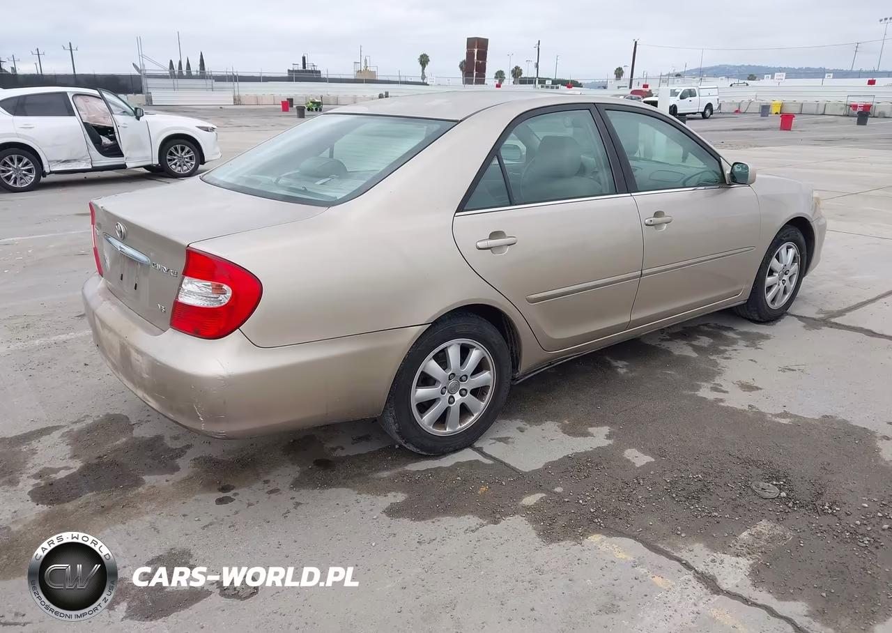 2002 Toyota Camry Xle VIN:JTDBF30KX20004876 - 4