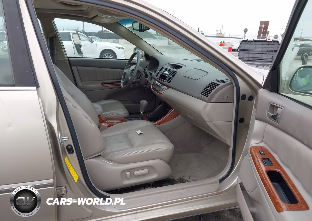 2002 Toyota Camry Xle VIN:JTDBF30KX20004876 - 5