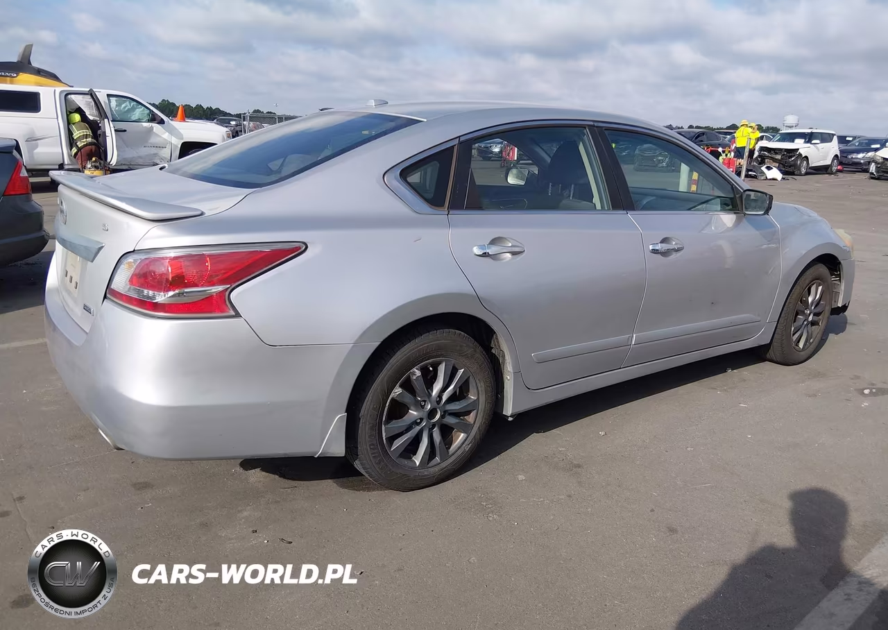 2015 Nissan Altima 2.5 S VIN:1N4AL3AP4FN902600 - 4