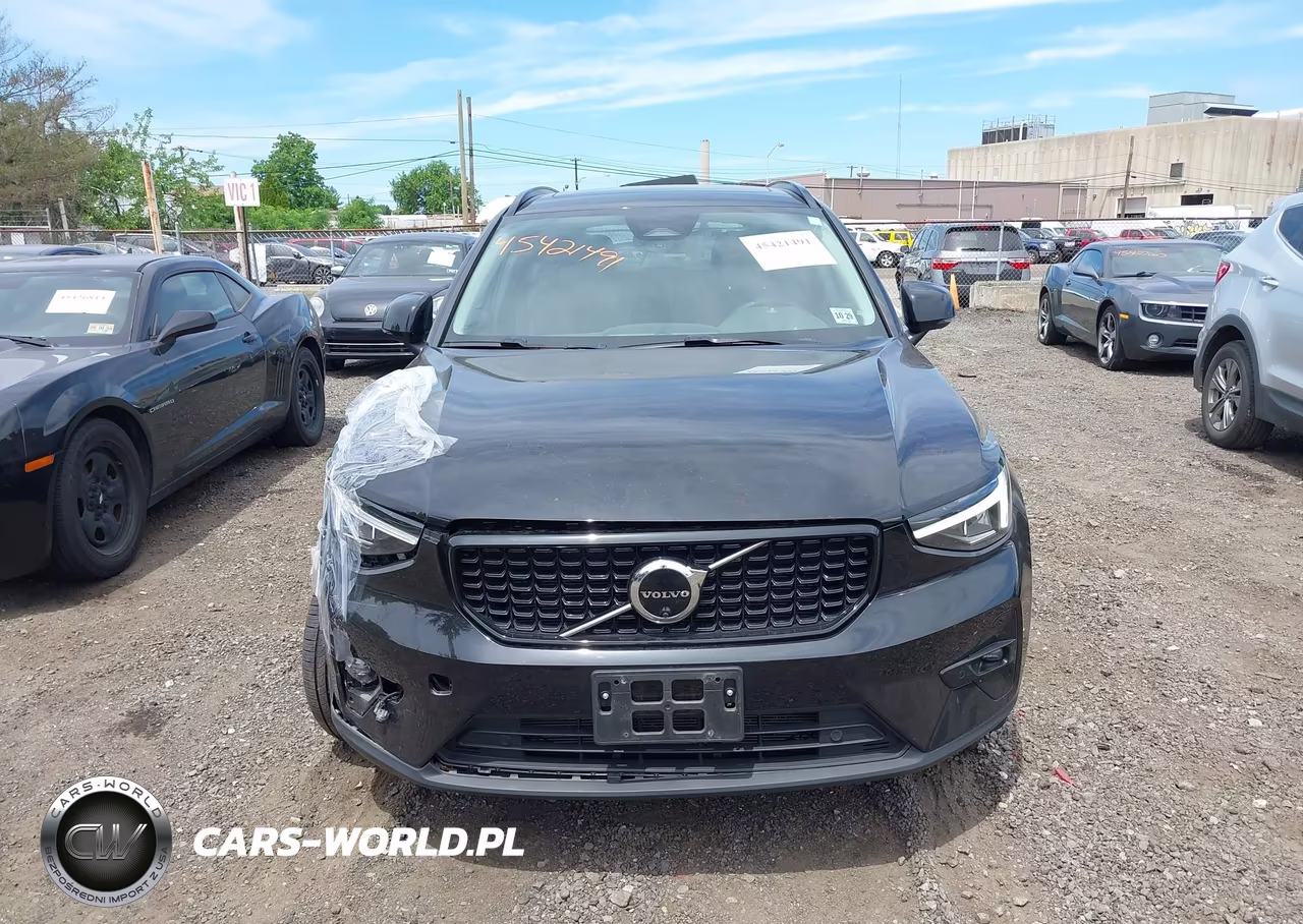 2025 Volvo Xc40 B5 Plus Dark Theme VIN:YV4L12UC7S2477426 - 12