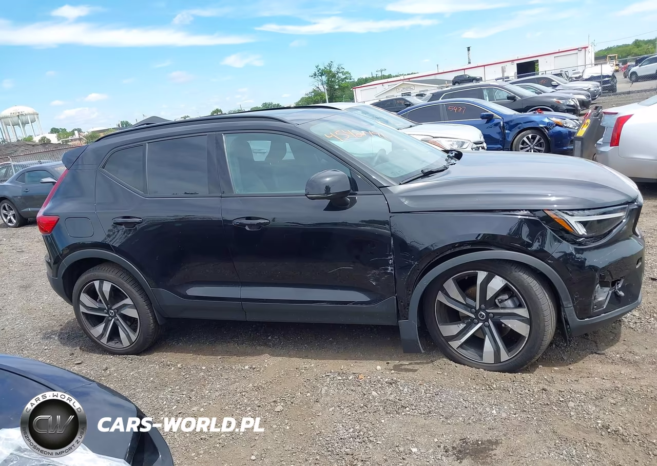2025 Volvo Xc40 B5 Plus Dark Theme VIN:YV4L12UC7S2477426 - 13