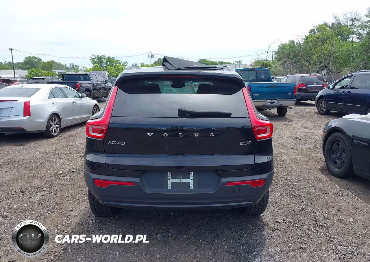 2025 Volvo Xc40 B5 Plus Dark Theme VIN:YV4L12UC7S2477426 - 16