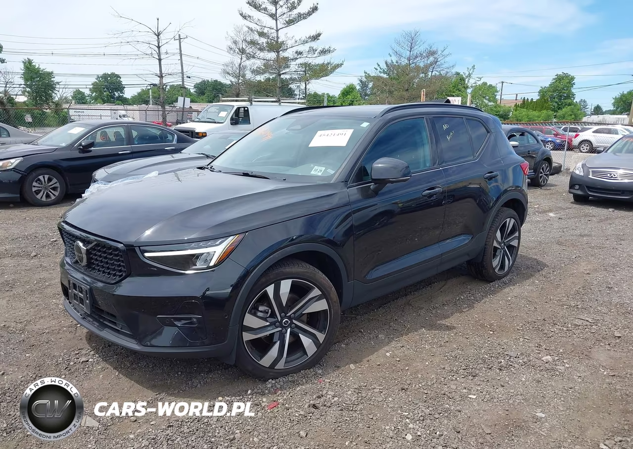 2025 Volvo Xc40 B5 Plus Dark Theme VIN:YV4L12UC7S2477426 - 2