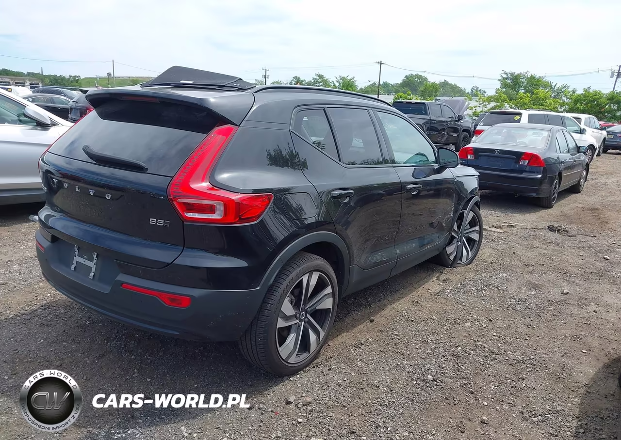 2025 Volvo Xc40 B5 Plus Dark Theme VIN:YV4L12UC7S2477426 - 4