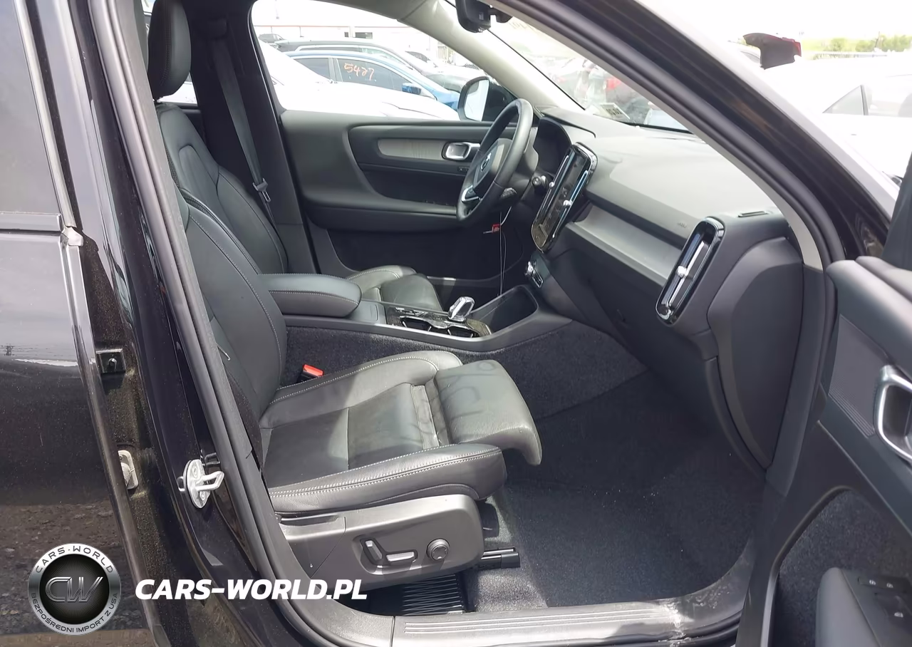 2025 Volvo Xc40 B5 Plus Dark Theme VIN:YV4L12UC7S2477426 - 5