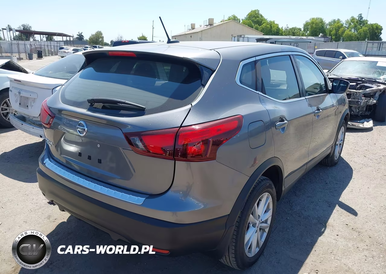 2018 Nissan Rogue Sport S VIN:JN1BJ1CP2JW103474 - 4