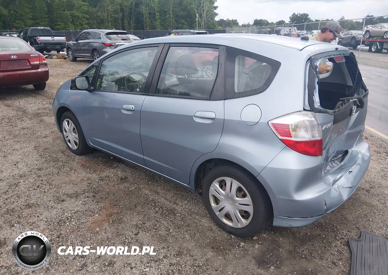2011 Honda Fit VIN:JHMGE8H30BC020651 - 3