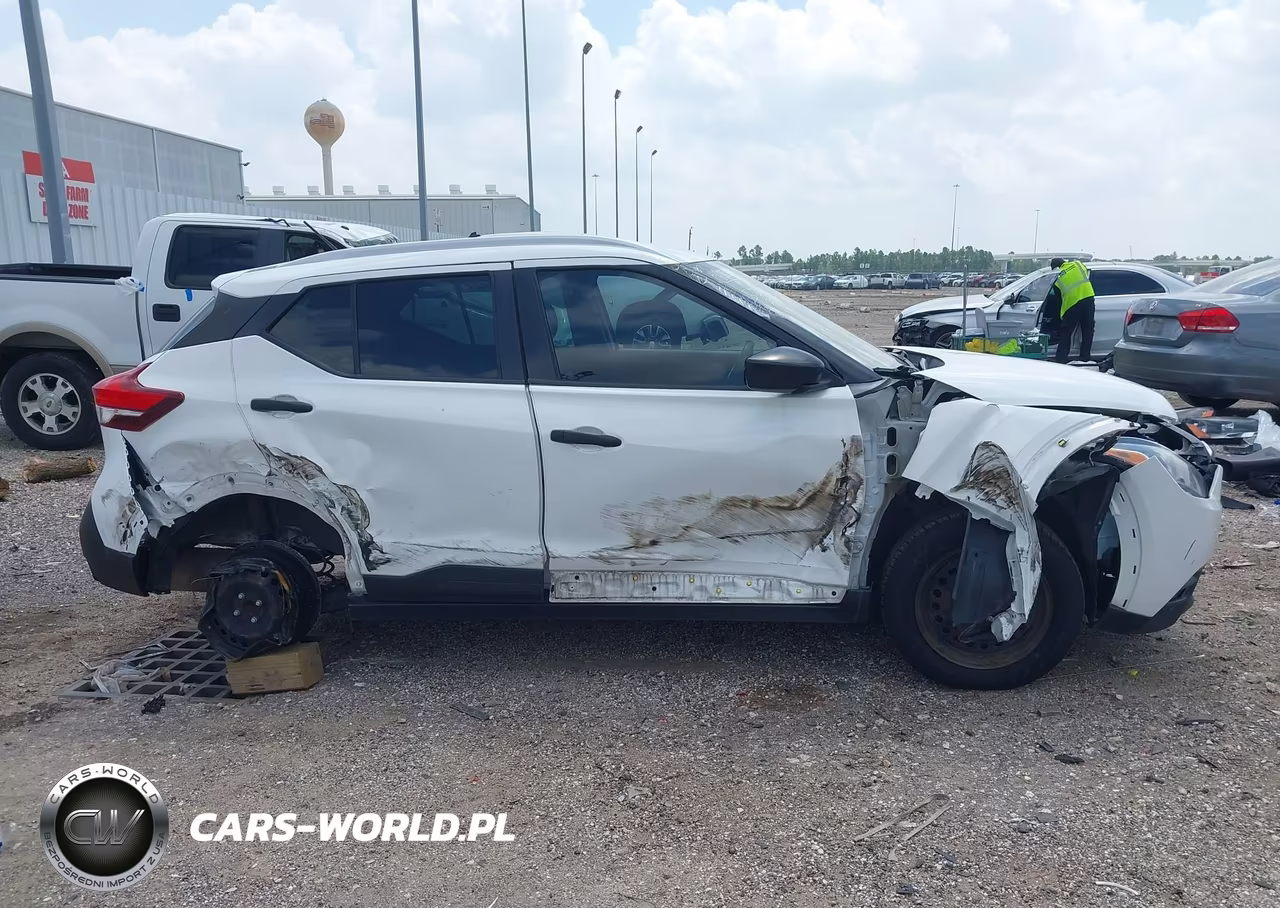 2019 Nissan Kicks S VIN:3N1CP5CU5KL537119 - 13