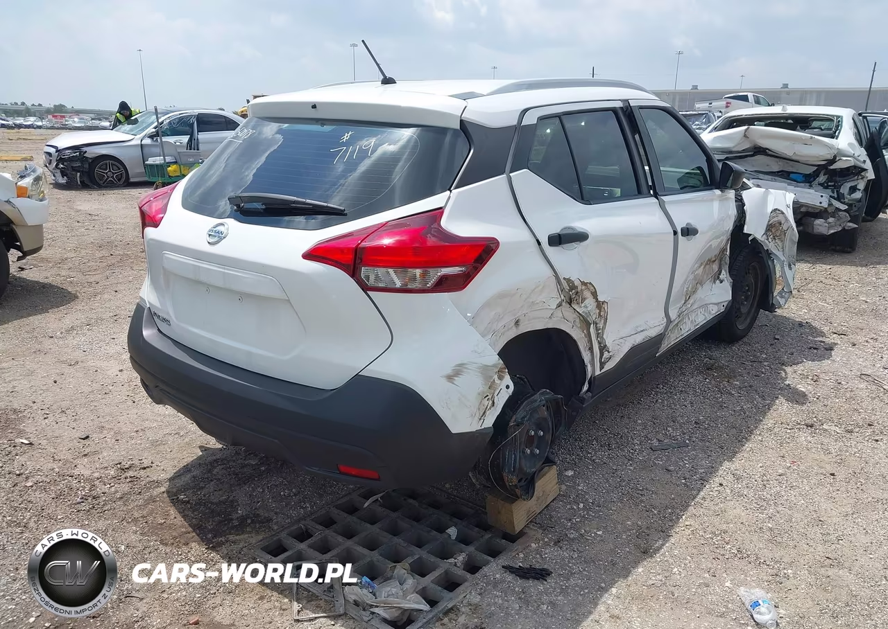2019 Nissan Kicks S VIN:3N1CP5CU5KL537119 - 4