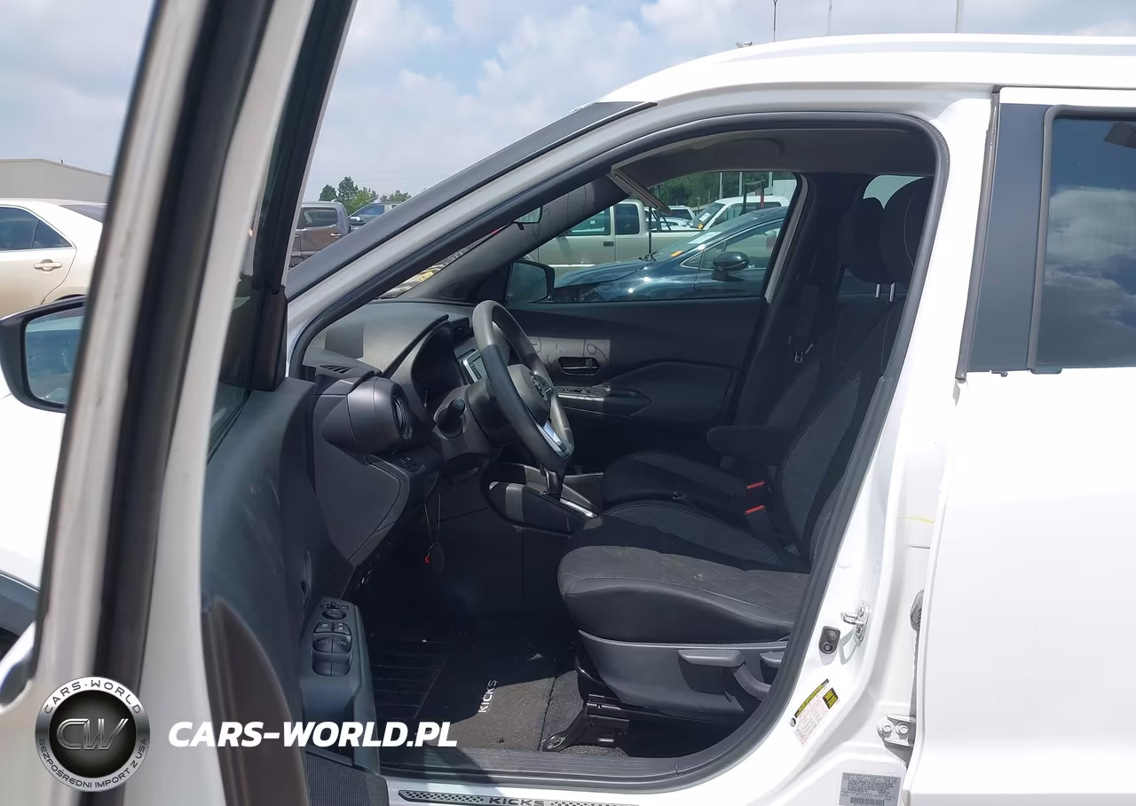 2019 Nissan Kicks S VIN:3N1CP5CU5KL537119 - 5