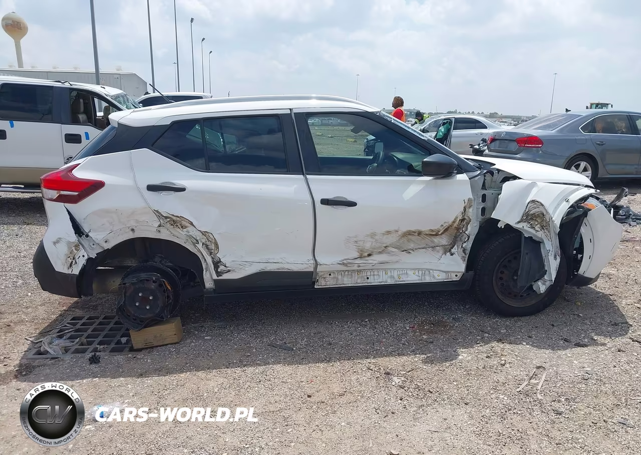 2019 Nissan Kicks S VIN:3N1CP5CU5KL537119 - 6