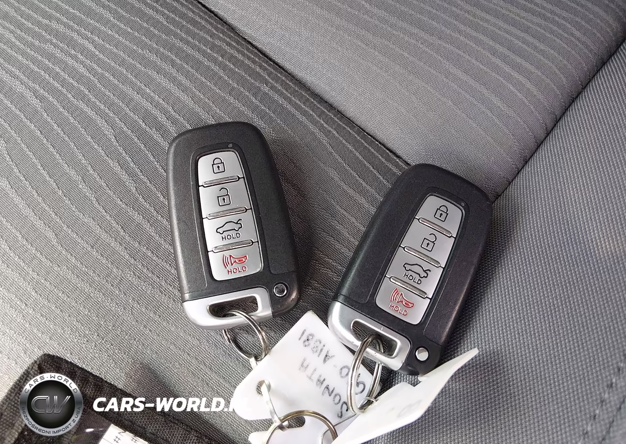 2015 Hyundai Sonata Hybrid VIN:KMHEC4A41FA134200 - 11
