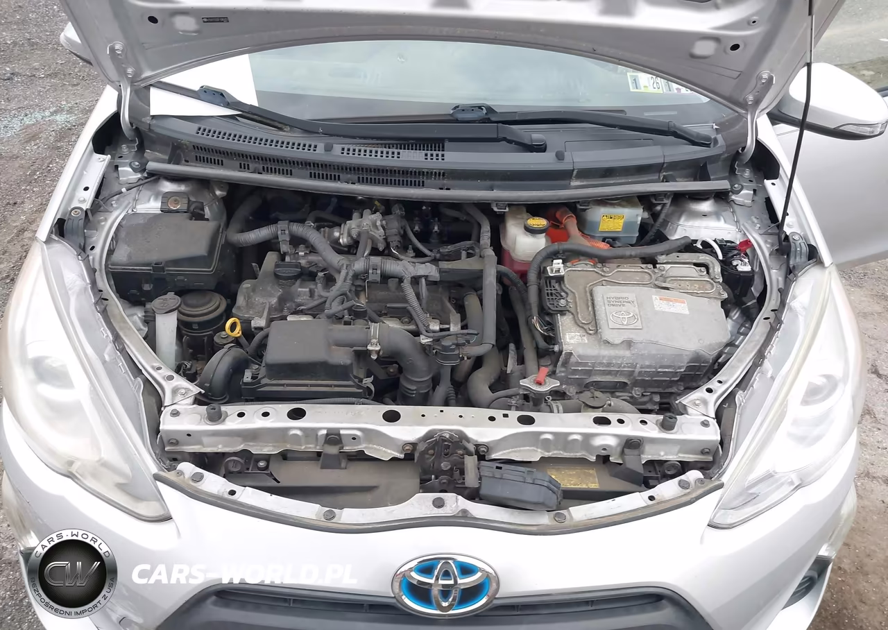 2015 Toyota Prius C One VIN:JTDKDTB33F1581471 - 10