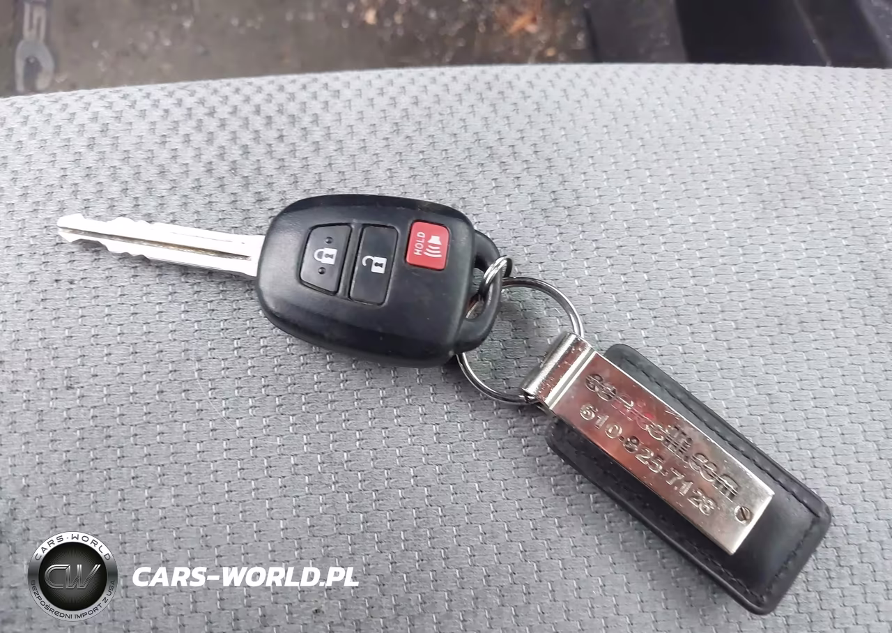 2015 Toyota Prius C One VIN:JTDKDTB33F1581471 - 11