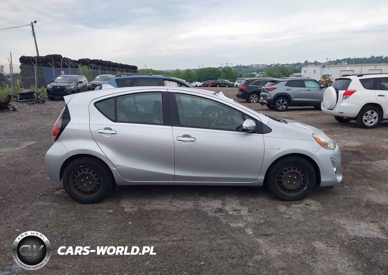 2015 Toyota Prius C One VIN:JTDKDTB33F1581471 - 13