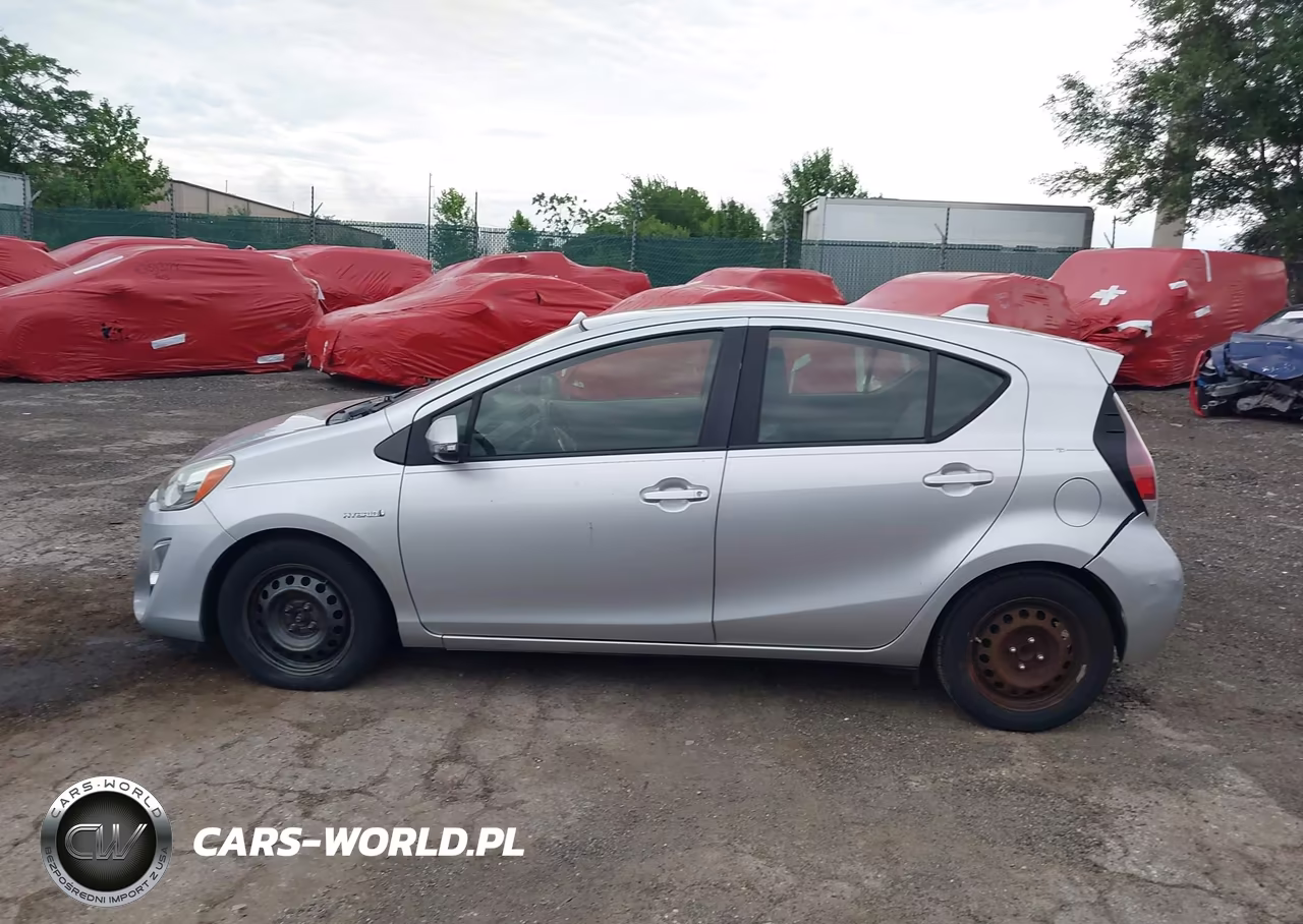 2015 Toyota Prius C One VIN:JTDKDTB33F1581471 - 14